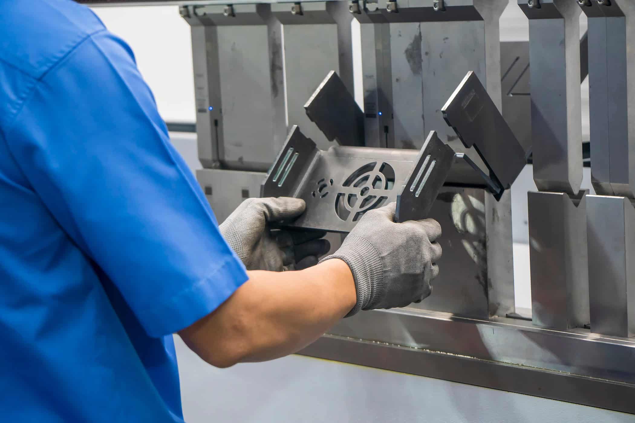 Break Press Operator Floding Metal Parts